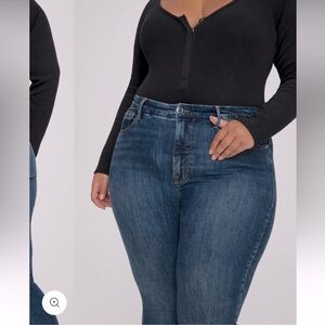 Good American dark Denim Jeans with Silver Button 18